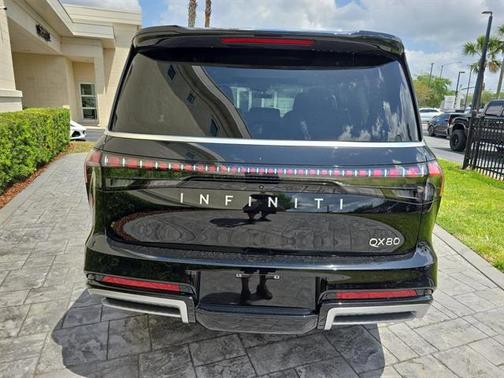2025 INFINITI QX80 Luxe