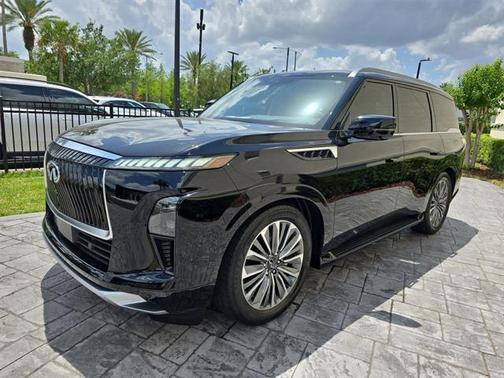 2025 INFINITI QX80 Luxe
