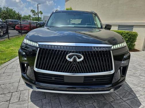 2025 INFINITI QX80 Luxe