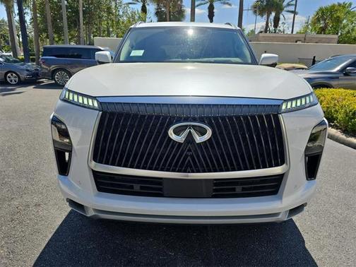 2025 INFINITI QX80 Luxe
