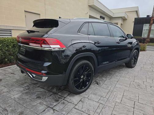 2025 Volkswagen Atlas Cross Sport 2.0T SE w/Technology