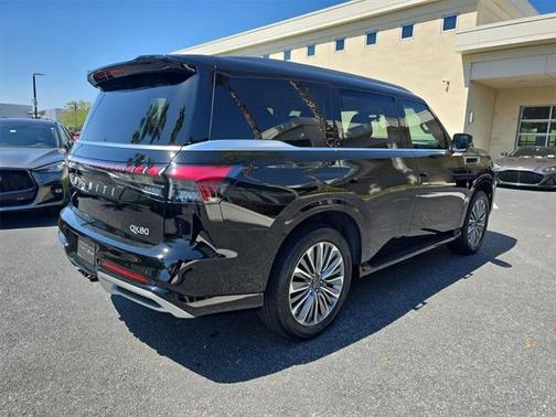 2025 INFINITI QX80 Luxe