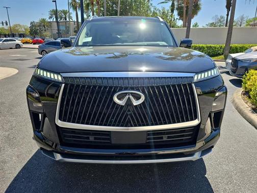 2025 INFINITI QX80 Luxe