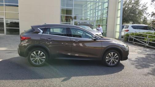 Photo 3 of 29 of 2017 INFINITI QX30 Premium