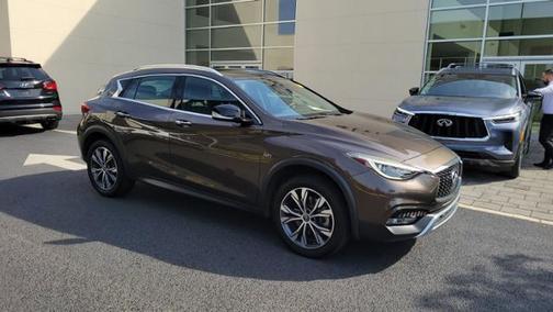 Photo 2 of 29 of 2017 INFINITI QX30 Premium