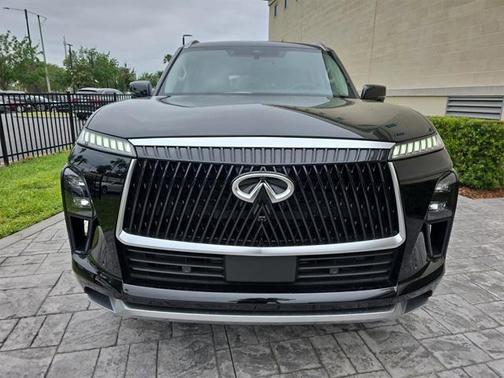 2025 INFINITI QX80 Luxe