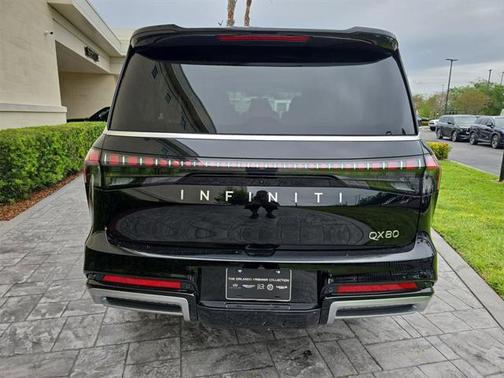 2025 INFINITI QX80 Luxe