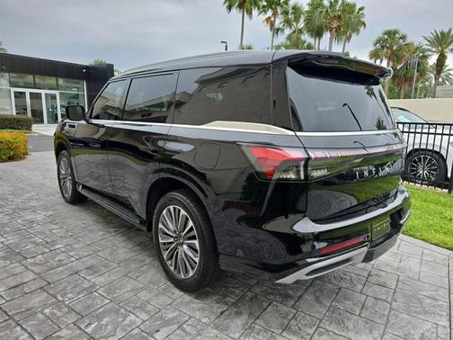 2025 INFINITI QX80 Luxe