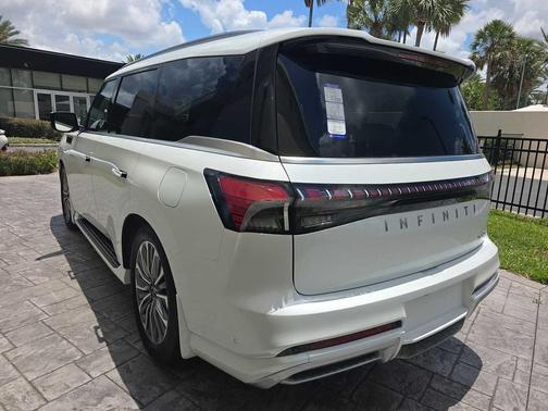 Radiant White 2026 INFINITI QX80 Luxe