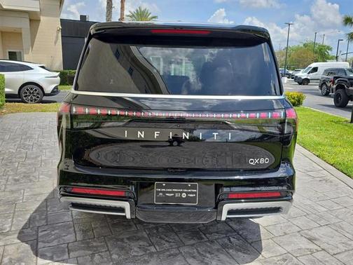 2025 INFINITI QX80 Luxe