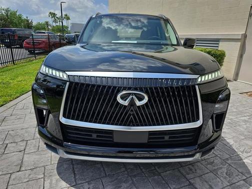 2025 INFINITI QX80 Luxe
