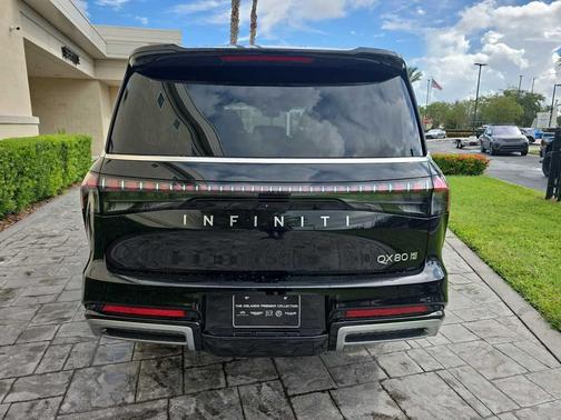 2025 INFINITI QX80 SENSORY AWD
