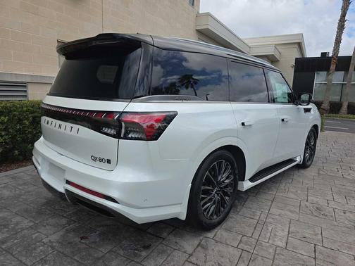 Radiant White/Black Obsidian 2026 INFINITI QX80 AUTOGRAPH AWD