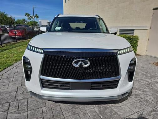 2025 INFINITI QX80 Luxe