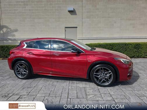 2017 INFINITI QX30 Sport