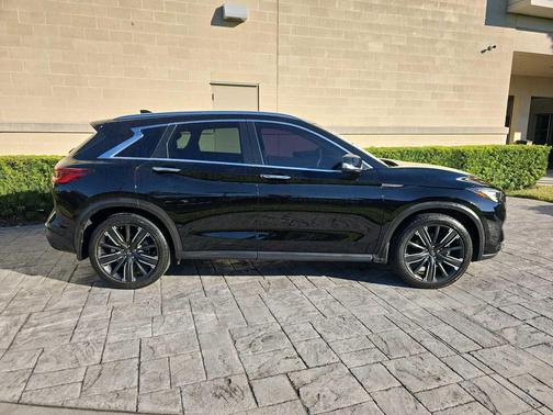 2022 INFINITI QX50 LUXE