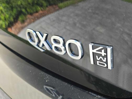 2025 INFINITI QX80 SENSORY AWD