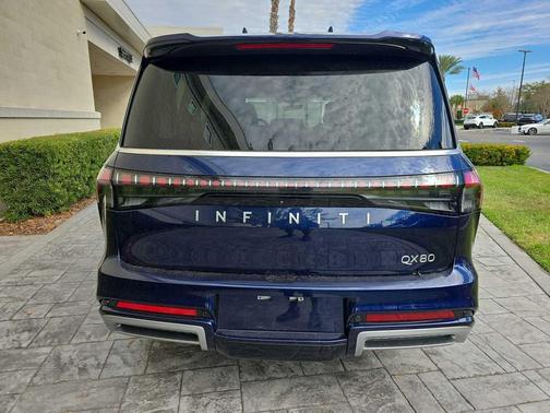 2025 INFINITI QX80 Luxe
