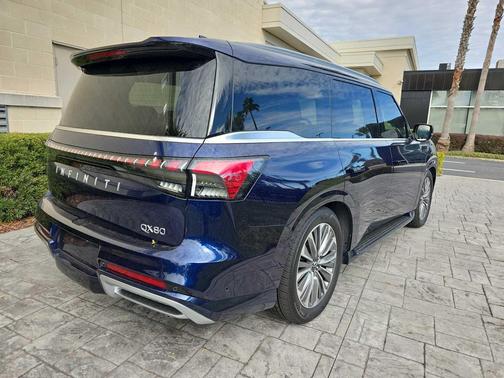2025 INFINITI QX80 Luxe