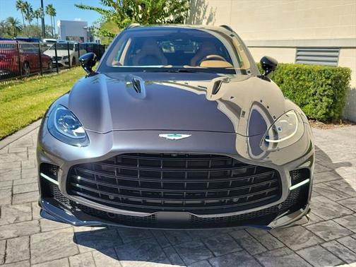 2025 Aston Martin DBX 707