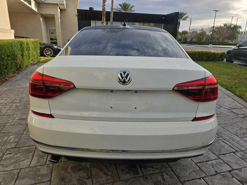 2017 Volkswagen Passat 1.8T R-Line w/Comfort