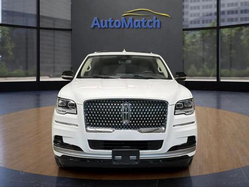 Pristine White Metallic Tri-Coat 2024 Lincoln Navigator Reserve