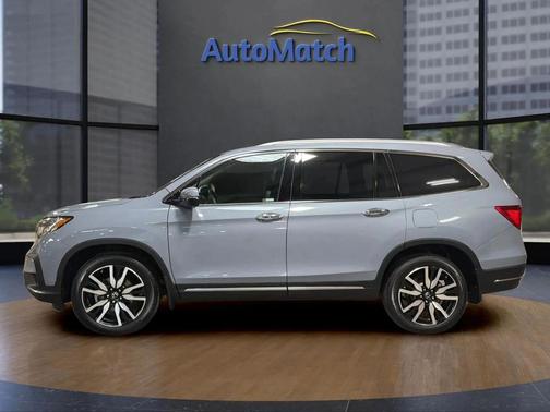2022 Honda Pilot Touring 8-Passenger