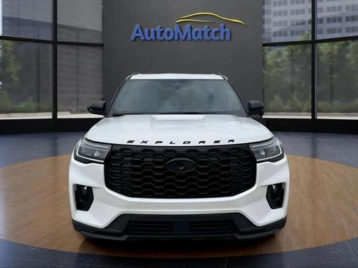 Star White Metallic Tri-Coat 2025 Ford Explorer ST-Line