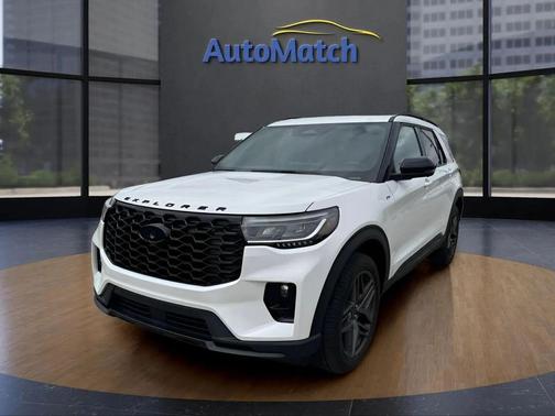 Star White Metallic Tri-Coat 2025 Ford Explorer ST-Line