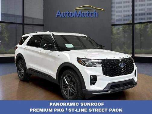Star White Metallic Tri-Coat 2025 Ford Explorer ST-Line