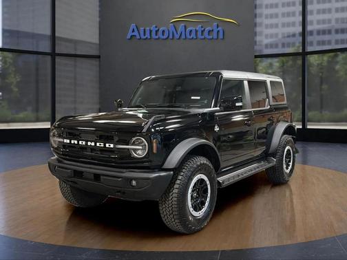 Shadow Black 2025 Ford Bronco Outer Banks