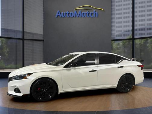 Pearl White Tricoat 2022 Nissan Altima SR FWD
