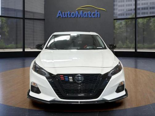 Pearl White Tricoat 2022 Nissan Altima SR FWD