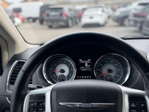 Brilliant Black Crystal Pearlcoat 2015 Chrysler Town & Country Touring