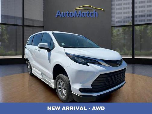 2024 Toyota Sienna LE