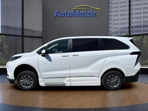 2024 Toyota Sienna LE
