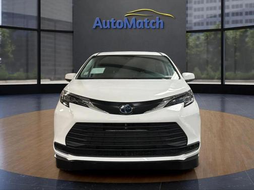 2024 Toyota Sienna LE