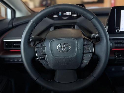 White 2024 Toyota Prius Prime SE