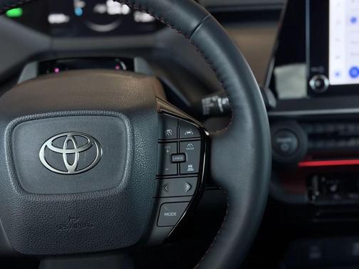 White 2024 Toyota Prius Prime SE