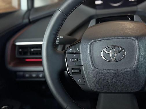 White 2024 Toyota Prius Prime SE
