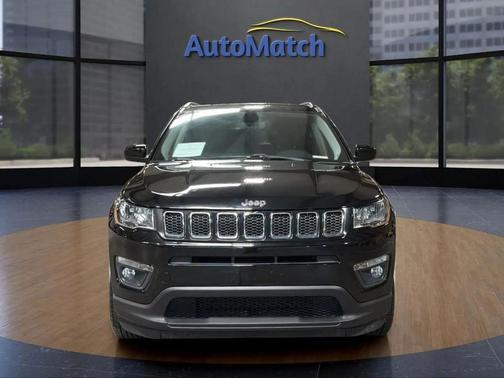 Diamond Black Crystal Pearlcoat 2020 Jeep Compass Latitude