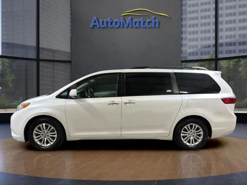 Blizzard Pearl 2016 Toyota Sienna XLE