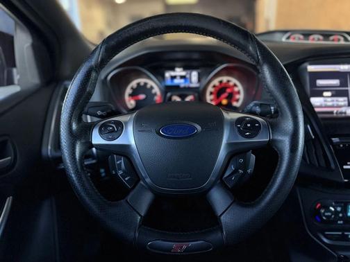 Tuxedo Black 2013 Ford Focus ST