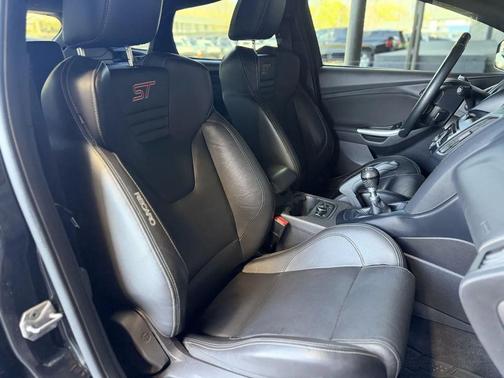 Tuxedo Black 2013 Ford Focus ST