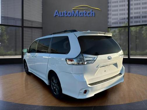 2020 Toyota Sienna SE