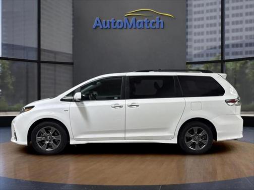 2020 Toyota Sienna SE
