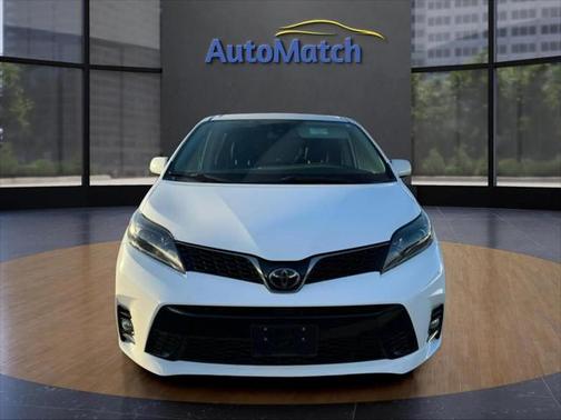 2020 Toyota Sienna SE