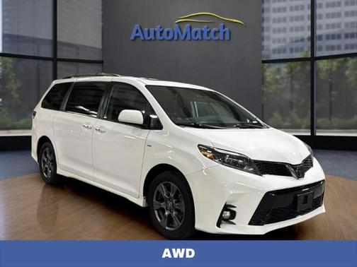 2020 Toyota Sienna SE