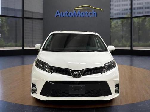 2020 Toyota Sienna SE