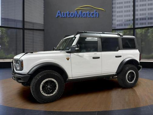 Oxford White 2023 Ford Bronco Badlands